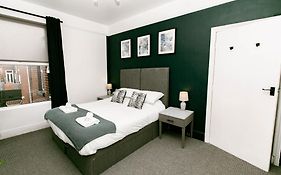 Central Apt Sleeps 6, Parking, Smart Tv, Garden, Contact For Discounted Prices